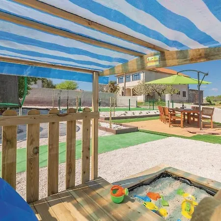Alosta Holiday home *
